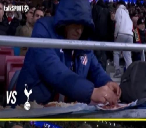 球場野餐！馬競球迷此前對陣熱刺時(shí)也在場邊做美食