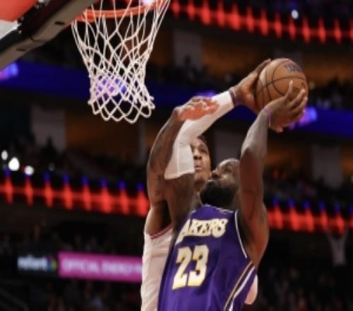 小賈稱火箭是更好球隊詹姆斯：不在乎這屁話我年紀(jì)大了懶得理