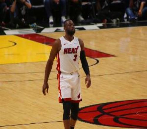 韋德：若球隊(duì)需要我肯定能練出三分但我不投三分照樣場(chǎng)均30+