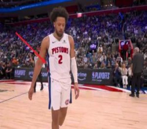 CC肋骨&肺位置戴著厚厚護(hù)墊！曾因氣胸連缺11場(chǎng)今日43分鐘砍45分