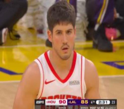 他站出來了??！謝潑德關鍵漂移中投止血！隨后單斷詹姆斯反擊扣籃