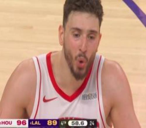 這次失??！申京背后推倒里夫斯被吹搶板犯規(guī)烏度卡再挑戰(zhàn)但失敗