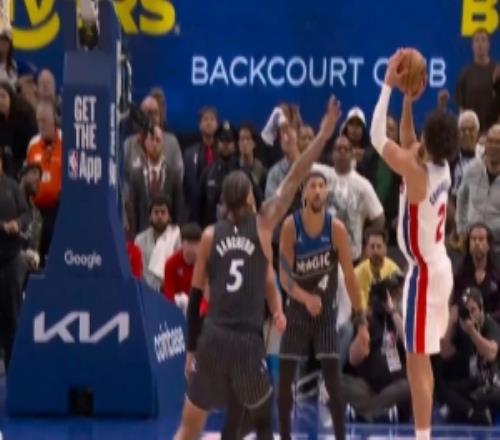 殺死比賽！坎寧安中距離再中活塞領(lǐng)先到5分