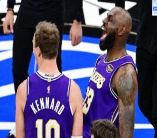 楊毅：詹姆斯是樹(shù)肯納德是藤?zèng)]樹(shù)藤盤(pán)不上去還得指望詹姆斯