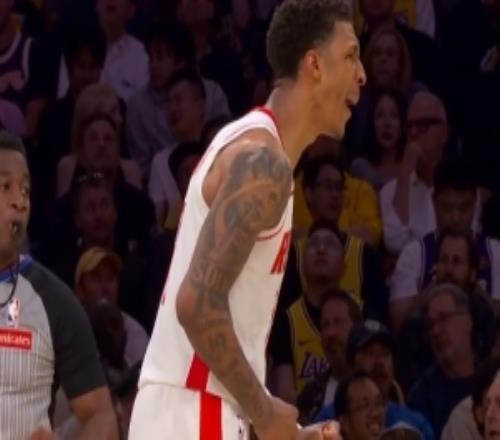 連珠炮！阿門壓哨飆中個人本場第2記三分小賈三分再中轟停湖人