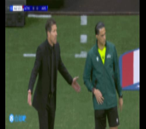 你覺(jué)得是點(diǎn)球嗎約克雷斯造點(diǎn)，西蒙尼非常不滿不斷向四官抗議