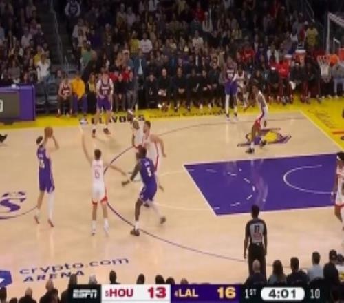 這就是能力！里夫斯弧頂借掩護(hù)轟進(jìn)加長三分球回歸首球