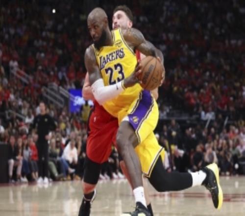 媒體人：火湖或許真要搶7火箭氣勢正盛而湖人除老詹外沒人站出來