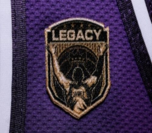 疊個BUFF！湖人官方曬詹姆斯本場所穿球衣印有Legacy補(bǔ)丁