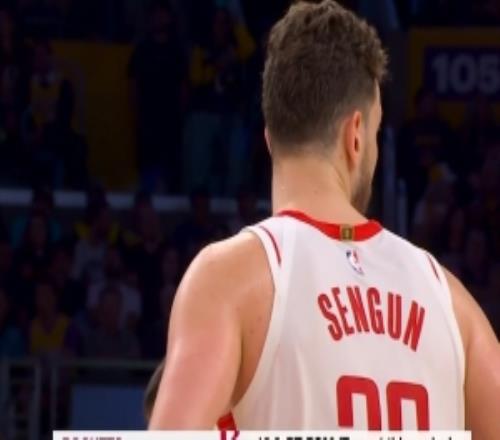 火箭本場12記三分追平系列賽紀(jì)錄老詹&里夫斯參與全隊(duì)64分中53分