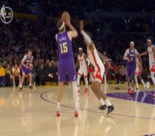 伸手必被抓！里夫斯抓住小史密斯下手時機(jī)直接出手要到三罰