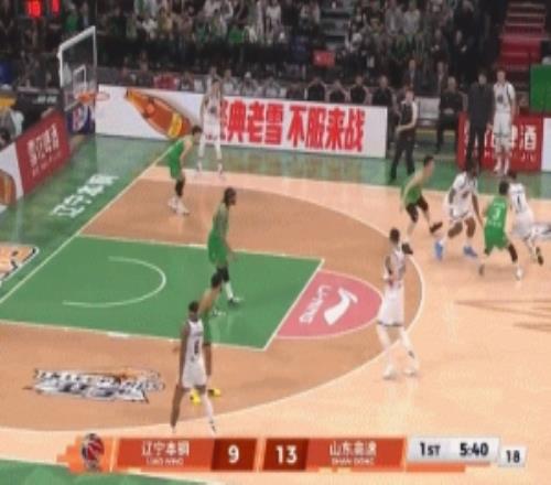 打停遼寧！高詩巖吸引包夾背后擊地助攻克里斯弧頂三分命中！