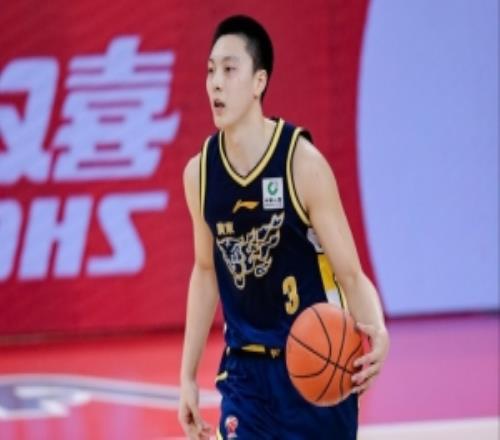 5年前的今天胡明軒斬獲FMVP&廣東奪冠5年后今日胡明軒再度爆發(fā)