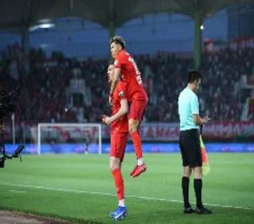 足球報(bào)：河南隊(duì)大勝找回拼搏初心，攻防體系重塑核心球員回歸