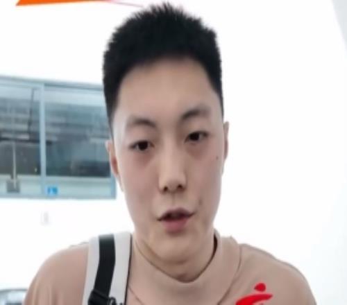 胡明軒：每個(gè)人都多多少少有傷病&一直在堅(jiān)持盡可能為球隊(duì)做貢獻(xiàn)