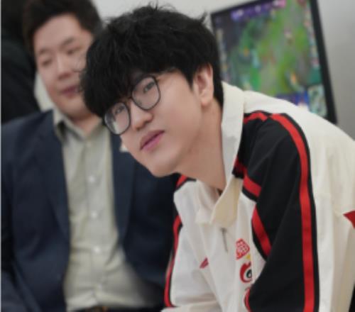 WBG回應(yīng)線下辱罵Jiejie曾有WBG粉絲對(duì)其喊話：7號(hào)不贏就把你殺了！