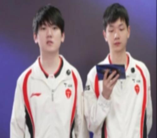 JackeyLove：堅(jiān)哥今年最大變化是心態(tài)上成長，更有隊(duì)長風(fēng)范
