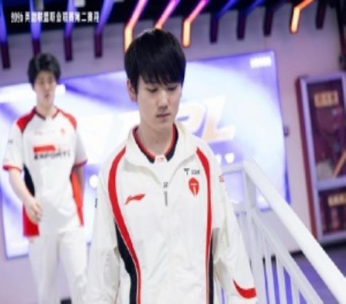 LPL官方發(fā)布TES賽后返圖：沉穩(wěn)應(yīng)戰(zhàn)，從容奪勝