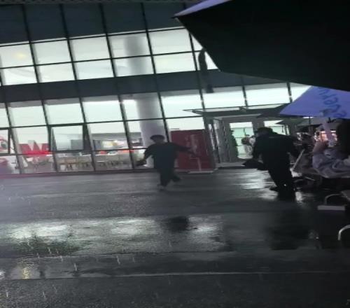 逆天女粉！TES不敵AL后遭粉絲線下貼臉怒噴：fengyue趕快退役別影響JKL