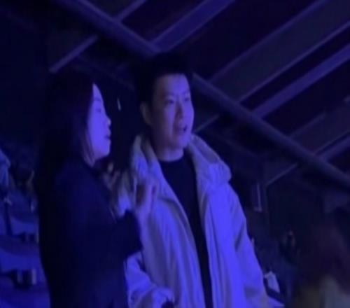 支持國乒，趙心童現場觀戰(zhàn)世乒賽團體賽