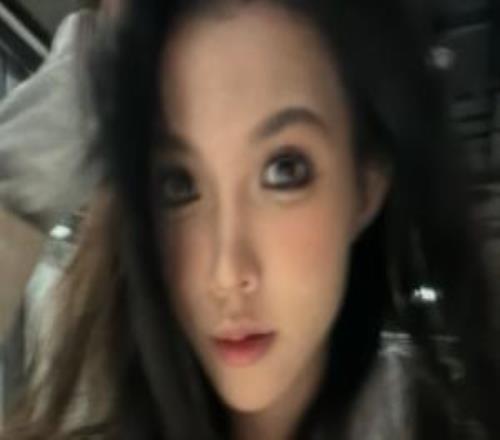 無(wú)畏契約女主持人麥麥曬照：今天在外場(chǎng)當(dāng)了回暮蝶