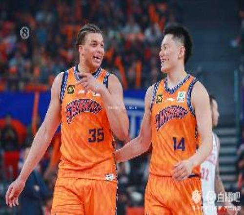 這倆還沒發(fā)揮呢！李弘權(quán)&洛夫頓均9中2合計僅拿到11分