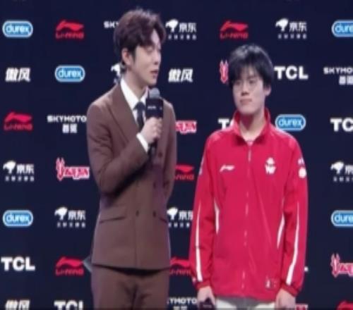 梗咽了！賽后采訪Erha：每次輸了以后粉絲都在鼓勵(lì)我們，很感謝大家