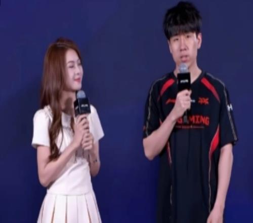 賽前采訪GALA：杰克的對線一直都很兇，今天勝負(fù)手在下路