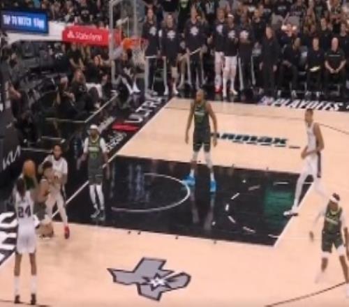 黑子的籃球瓦塞爾接尚帕尼傳球空接三分壓哨命中