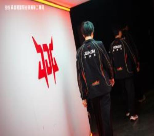中野差距有点大！HongQJunjia多波对拼被碾，两人总数据62418