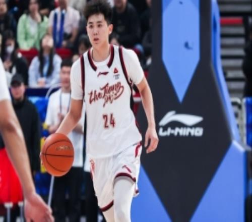 媒体人：李悦洲昨天0分不奇怪大部分时间没球权&面对顶级防守人