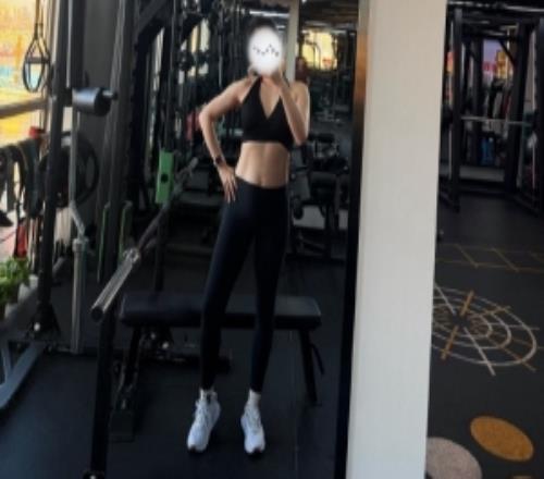 余霜曬運動照片：練個背，晚上脹氣實在是太嚴重了不散步真頂不住