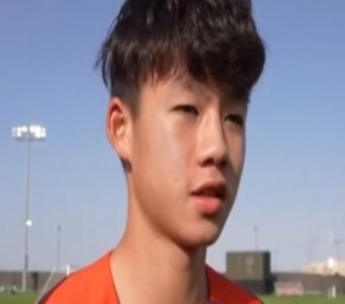 U17国足队长李钧鹏：平常心战日本队，对手很强但不是不能战胜