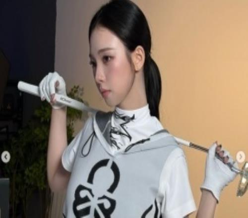 Faker廣告女主柳智敏曬照：建模級(jí)身材清冷顏值氣質(zhì)佳