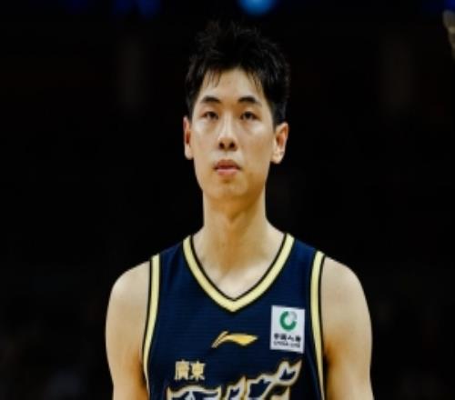 毫无手感！崔永熙半场4中0未得分仅拿1篮板1助攻