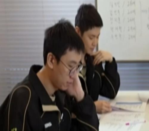 想度過怎樣的一天Chovy：用專業(yè)術語來說應該是...家里蹲