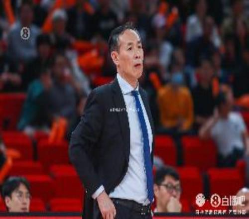 許利民：這就是季后賽讓所有球迷過了癮對(duì)奎因的限制不好