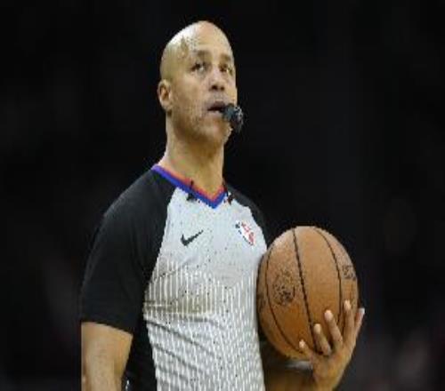 NBA官方：馬克戴維斯擔(dān)任騎士與活塞G4的主裁判