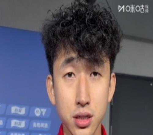 張源：運氣不錯國安很多進(jìn)球都吹出來了，變陣后我們越來越好