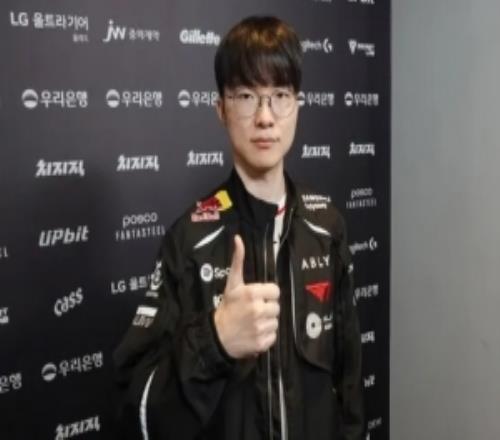 Faker：現(xiàn)在團(tuán)隊氛圍比賽季初更好，這么多人關(guān)注廣告感到很欣慰