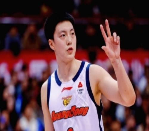 媒體人：季后賽廣東最大的變化就是重新有了能得分的胡明軒