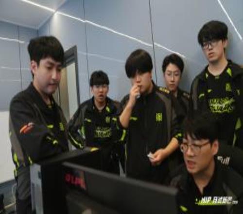 薛定諤的“鞋底”暫列第五的NIP把登峰組前四隊伍都贏了個遍