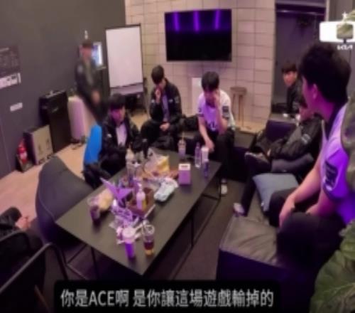 KT戰(zhàn)后，CvMax訓(xùn)斥隊(duì)員：Siwoo啊，沒人玩得比你爛
