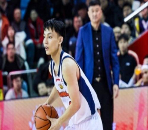 關(guān)鍵戰(zhàn)不合格！徐杰全場(chǎng)出戰(zhàn)16分33秒3投0中僅得4板2助正負(fù)值10