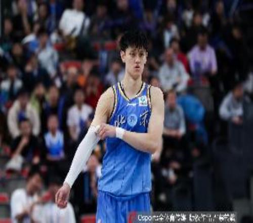 媒體人：北京應(yīng)該一直用雙小外+周琦+能投射的鋒線這套陣容