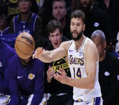 這誰(shuí)能想到呢！克萊伯末節(jié)最后12.2秒被換上7.6秒被換下