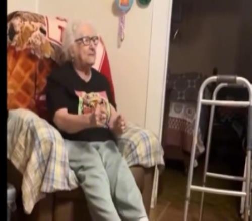 太有活力了！馬刺隊曬95歲老球迷觀賽狀態(tài)是不是和你看球時很像