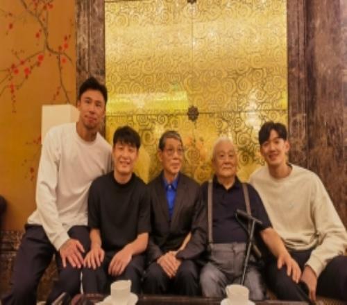 徐根寶談為年維泗辦生日宴：這是一代人又一代人的感恩與傳承