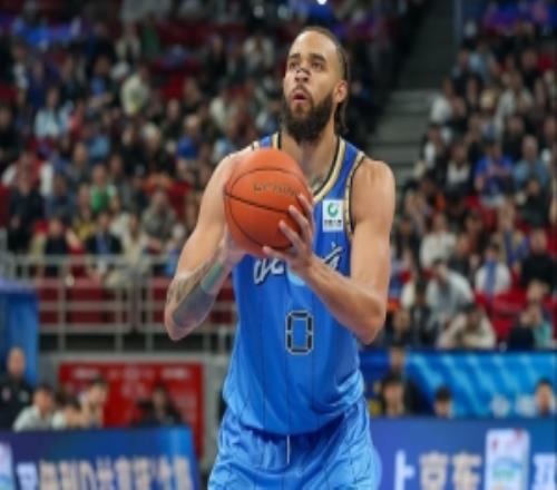 6投0中&走步違例！郭艾倫打趣：今晚是屬于麥基之夜悲傷之夜