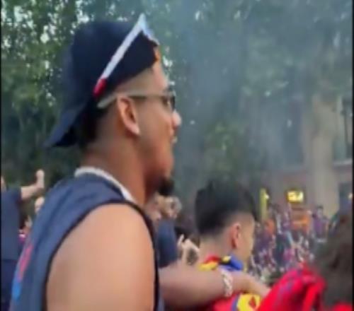尷尬了！巴薩游行誤播嘲諷尤文歌曲，官方沒察覺還在社媒曬出視頻